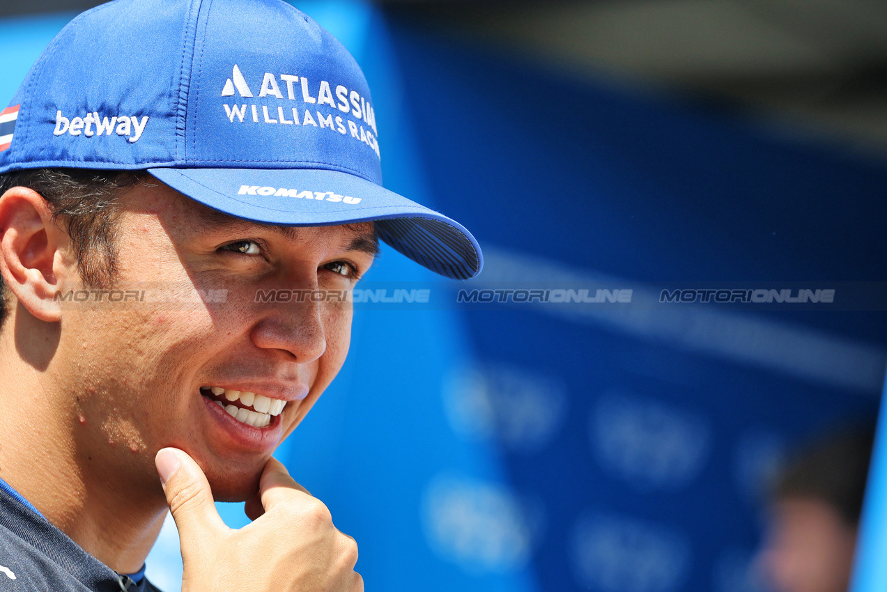 GP MESSICO, Alexander Albon (THA) Atlassian Williams Racing.

23.10.2025. Formula 1 World Championship, Rd 20, Mexican Grand Prix, Mexico City, Mexico, Preparation Day.

- www.xpbimages.com, EMail: requests@xpbimages.com © Copyright: Moy / XPB Images