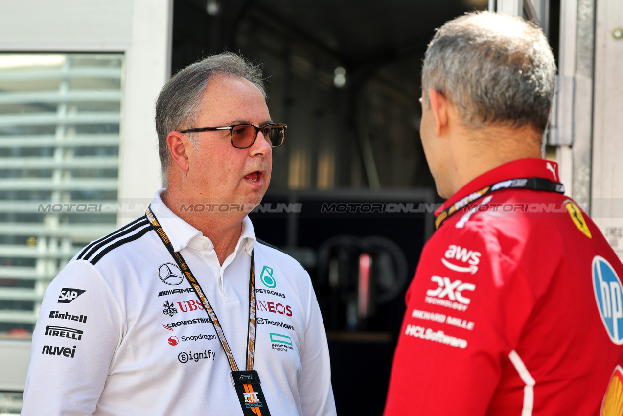 GP MESSICO, (L to R): Ron Meadows (GBR) Mercedes AMG F1 Sporting Director with Diego Ioverno (ITA) Ferrari Sporting Director.
23.10.2025. Formula 1 World Championship, Rd 20, Mexican Grand Prix, Mexico City, Mexico, Preparation Day.
- www.xpbimages.com, EMail: requests@xpbimages.com © Copyright: Moy / XPB Images