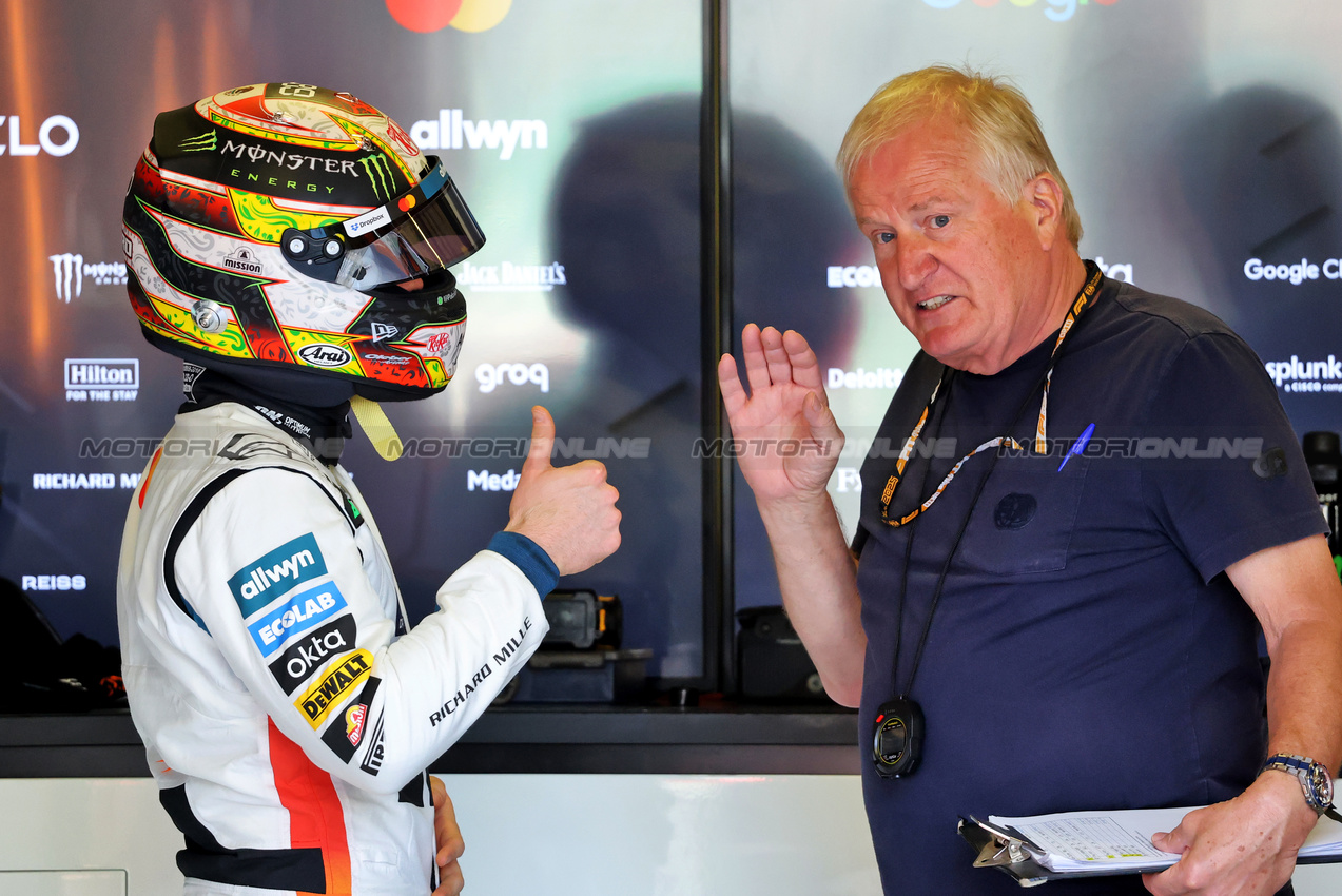 GP MESSICO, (L to R): Pato O'Ward (MEX) McLaren Reserve Driver with Jo Bauer (GER) FIA Delegate.
23.10.2025. Formula 1 World Championship, Rd 20, Mexican Grand Prix, Mexico City, Mexico, Preparation Day.
- www.xpbimages.com, EMail: requests@xpbimages.com © Copyright: Charniaux / XPB Images