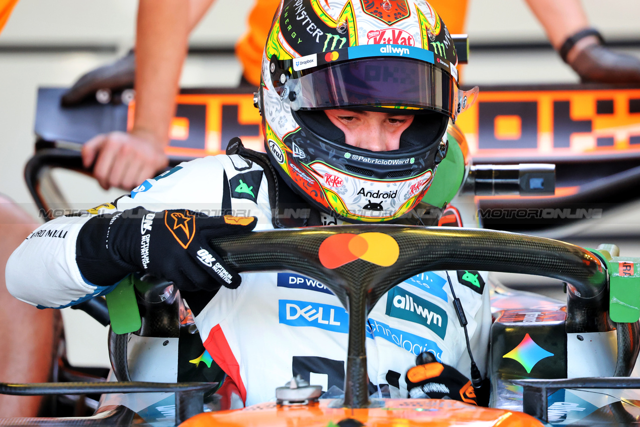 GP MESSICO, Pato O'Ward (MEX) McLaren MCL39 Reserve Driver.
23.10.2025. Formula 1 World Championship, Rd 20, Mexican Grand Prix, Mexico City, Mexico, Preparation Day.
- www.xpbimages.com, EMail: requests@xpbimages.com © Copyright: Charniaux / XPB Images