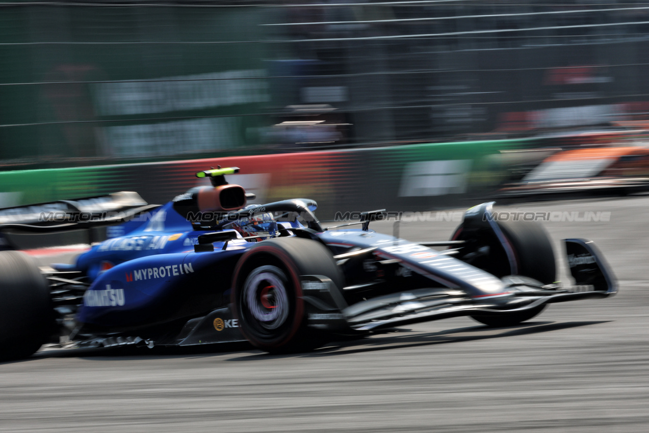 GP MESSICO, Carlos Sainz (ESP) Atlassian Williams Racing FW47.
25.10.2025. Formula 1 World Championship, Rd 20, Mexican Grand Prix, Mexico City, Mexico, Qualifiche Day.
- www.xpbimages.com, EMail: requests@xpbimages.com © Copyright: Batchelor / XPB Images