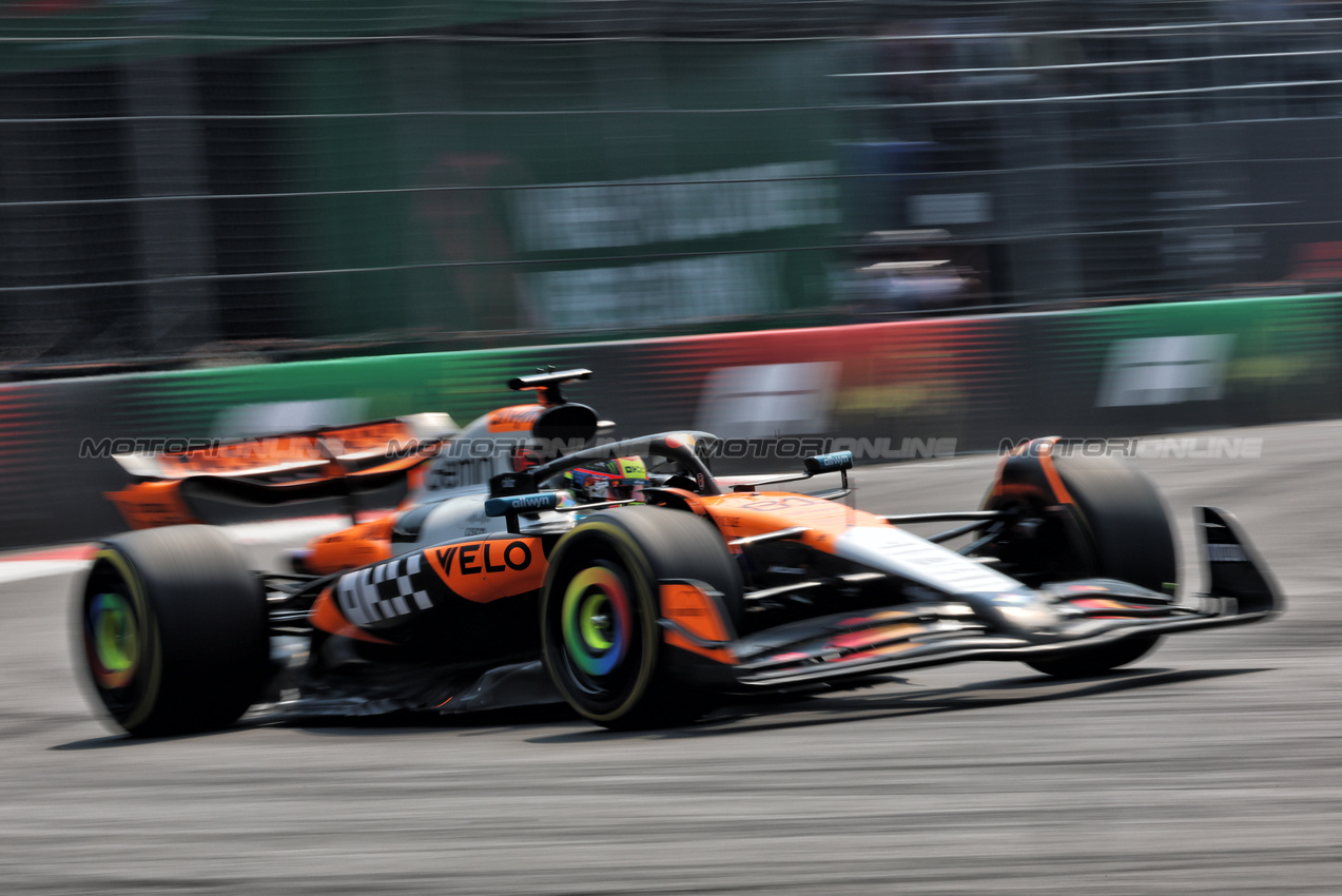 GP MESSICO, Oscar Piastri (AUS) McLaren MCL39.
25.10.2025. Formula 1 World Championship, Rd 20, Mexican Grand Prix, Mexico City, Mexico, Qualifiche Day.
- www.xpbimages.com, EMail: requests@xpbimages.com © Copyright: Batchelor / XPB Images