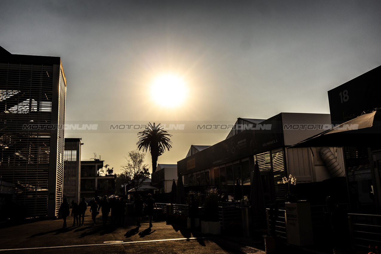 GP MESSICO, Paddock Atmosfera.
25.10.2025. Formula 1 World Championship, Rd 20, Mexican Grand Prix, Mexico City, Mexico, Qualifiche Day.
- www.xpbimages.com, EMail: requests@xpbimages.com © Copyright: Bearne / XPB Images