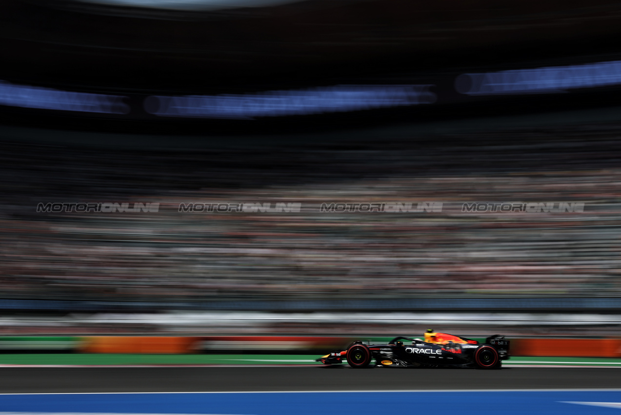 GP MESSICO, Yuki Tsunoda (JPN) Red Bull Racing RB21.
25.10.2025. Formula 1 World Championship, Rd 20, Mexican Grand Prix, Mexico City, Mexico, Qualifiche Day.
- www.xpbimages.com, EMail: requests@xpbimages.com © Copyright: Charniaux / XPB Images