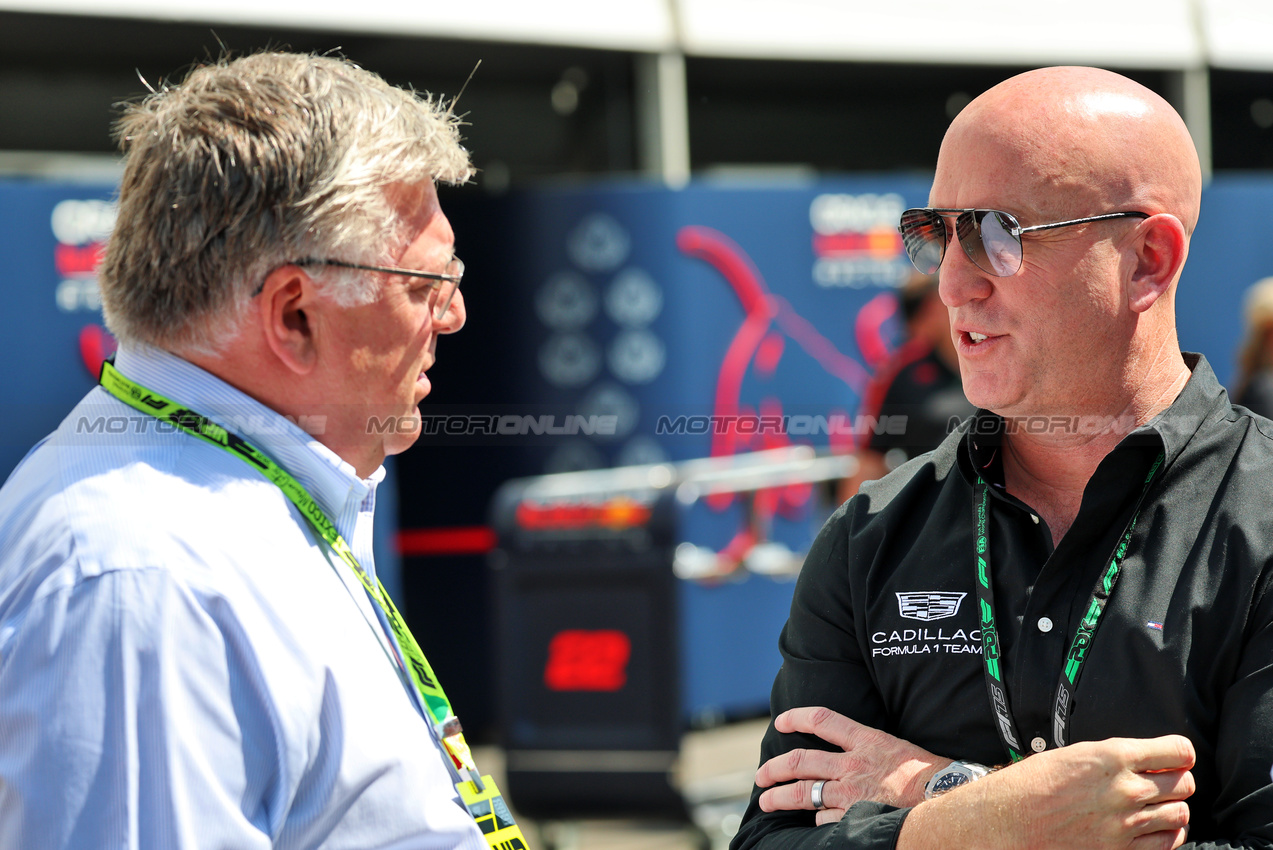GP MESSICO, (L to R): Otmar Szafnauer (USA) with Dan Towriss (USA) Cadillac F1 Team e TWG Motorsports CEO.

25.10.2025. Formula 1 World Championship, Rd 20, Mexican Grand Prix, Mexico City, Mexico, Qualifiche Day.

- www.xpbimages.com, EMail: requests@xpbimages.com © Copyright: Batchelor / XPB Images