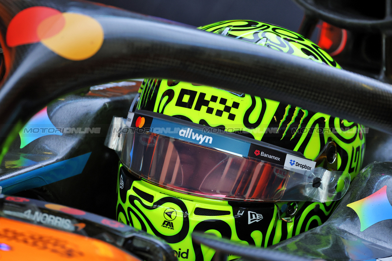 GP MESSICO, Lando Norris (GBR) McLaren MCL39.

25.10.2025. Formula 1 World Championship, Rd 20, Mexican Grand Prix, Mexico City, Mexico, Qualifiche Day.

- www.xpbimages.com, EMail: requests@xpbimages.com © Copyright: Moy / XPB Images