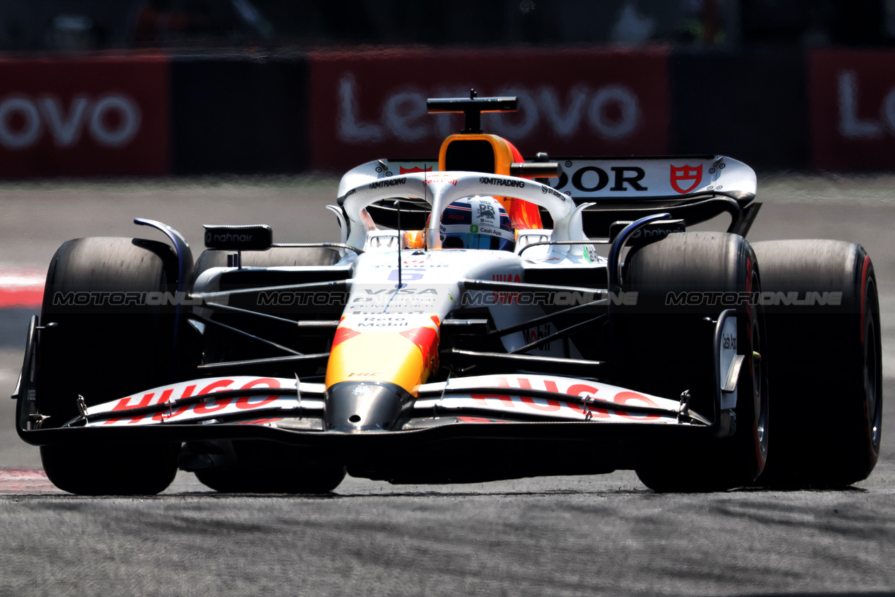GP MESSICO, Isack Hadjar (FRA) Racing Bulls VCARB 02.
25.10.2025. Formula 1 World Championship, Rd 20, Mexican Grand Prix, Mexico City, Mexico, Qualifiche Day.
- www.xpbimages.com, EMail: requests@xpbimages.com © Copyright: Coates / XPB Images