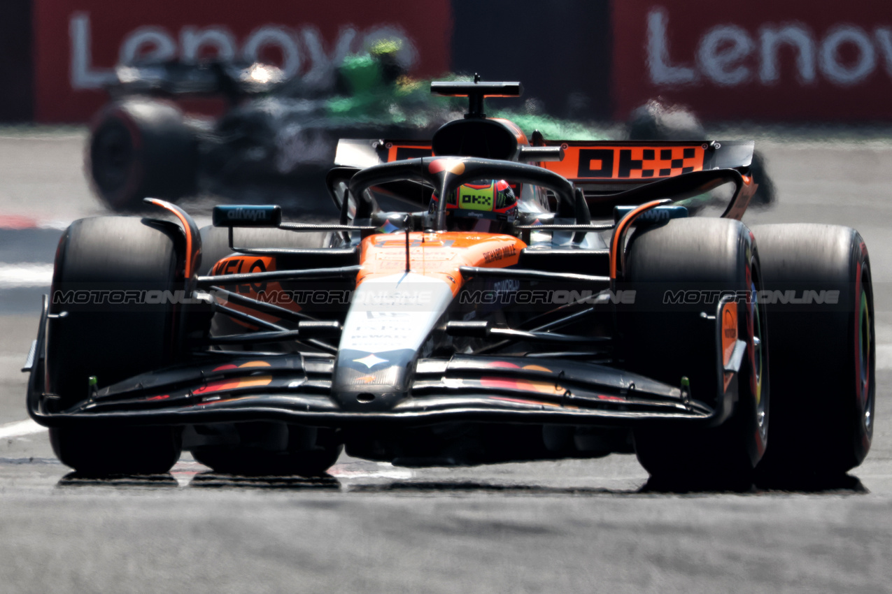 GP MESSICO, Oscar Piastri (AUS) McLaren MCL39.
25.10.2025. Formula 1 World Championship, Rd 20, Mexican Grand Prix, Mexico City, Mexico, Qualifiche Day.
- www.xpbimages.com, EMail: requests@xpbimages.com © Copyright: Coates / XPB Images