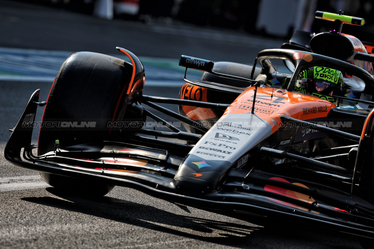 GP MESSICO, Lando Norris (GBR) McLaren MCL39.
25.10.2025. Formula 1 World Championship, Rd 20, Mexican Grand Prix, Mexico City, Mexico, Qualifiche Day.
- www.xpbimages.com, EMail: requests@xpbimages.com © Copyright: Batchelor / XPB Images
