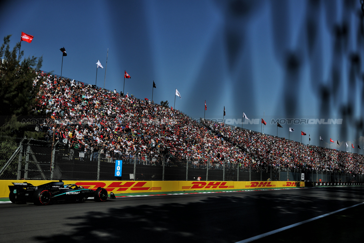 GP MESSICO, George Russell (GBR) Mercedes AMG F1 W16.

25.10.2025. Formula 1 World Championship, Rd 20, Mexican Grand Prix, Mexico City, Mexico, Qualifiche Day.

- www.xpbimages.com, EMail: requests@xpbimages.com © Copyright: Charniaux / XPB Images