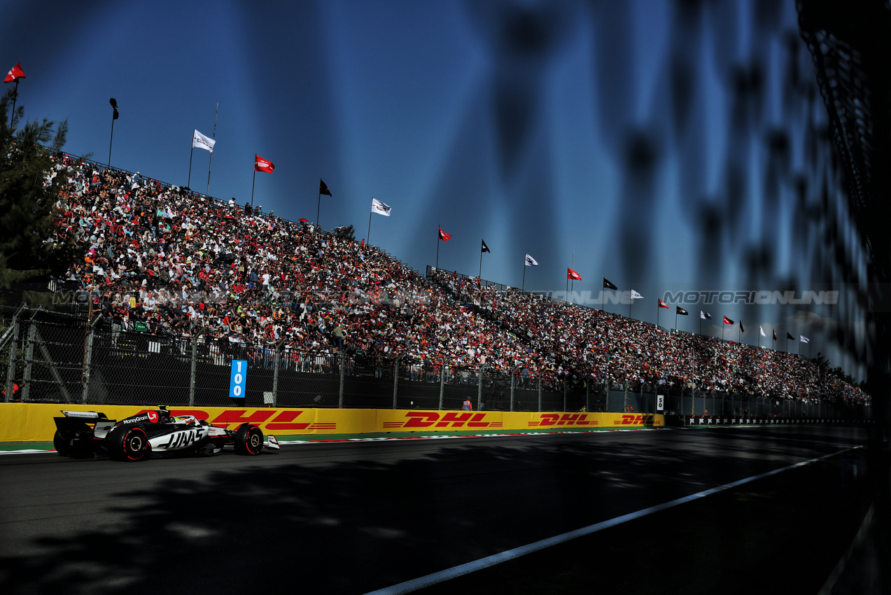 GP MESSICO, Oliver Bearman (GBR) Haas VF-25.
25.10.2025. Formula 1 World Championship, Rd 20, Mexican Grand Prix, Mexico City, Mexico, Qualifiche Day.
- www.xpbimages.com, EMail: requests@xpbimages.com © Copyright: Charniaux / XPB Images