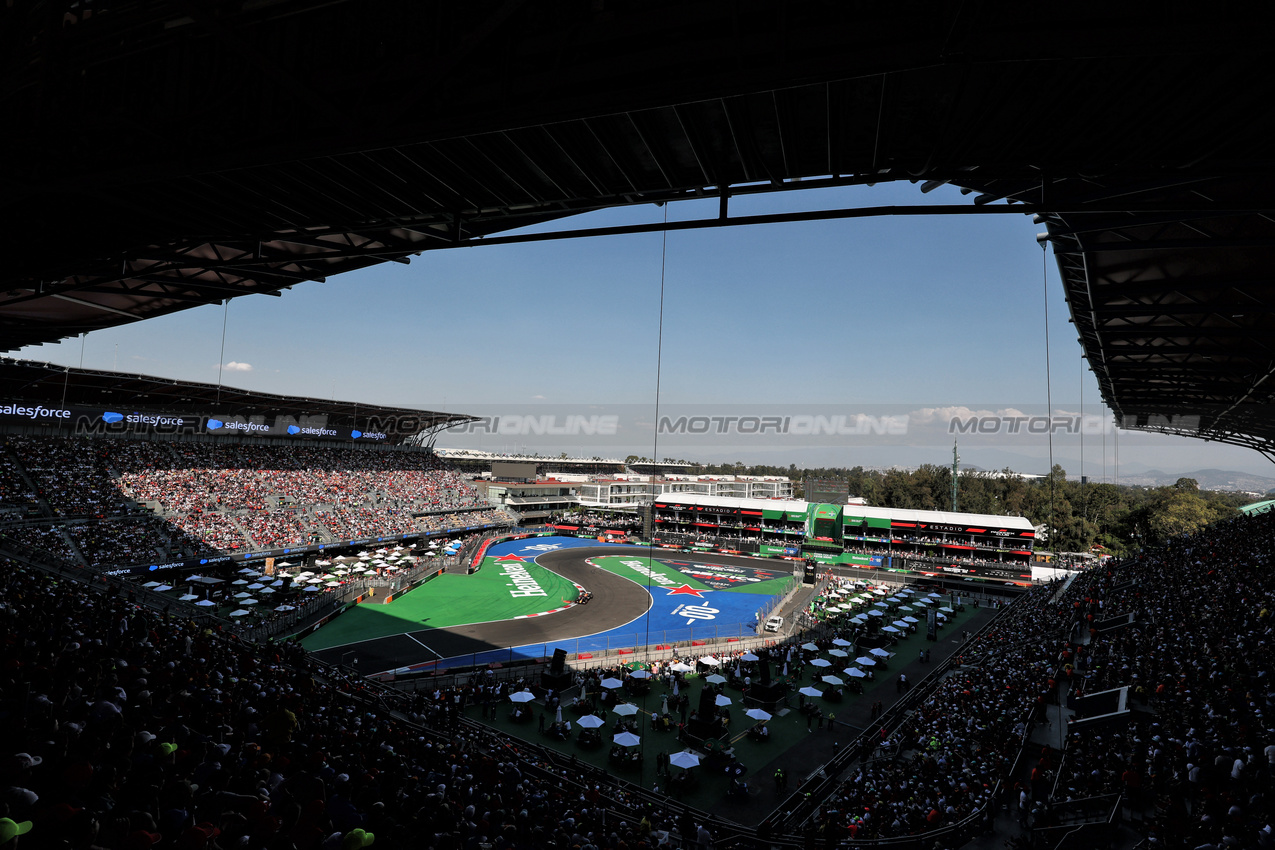 GP MESSICO, Max Verstappen (NLD) Red Bull Racing RB21.

25.10.2025. Formula 1 World Championship, Rd 20, Mexican Grand Prix, Mexico City, Mexico, Qualifiche Day.

- www.xpbimages.com, EMail: requests@xpbimages.com © Copyright: Moy / XPB Images