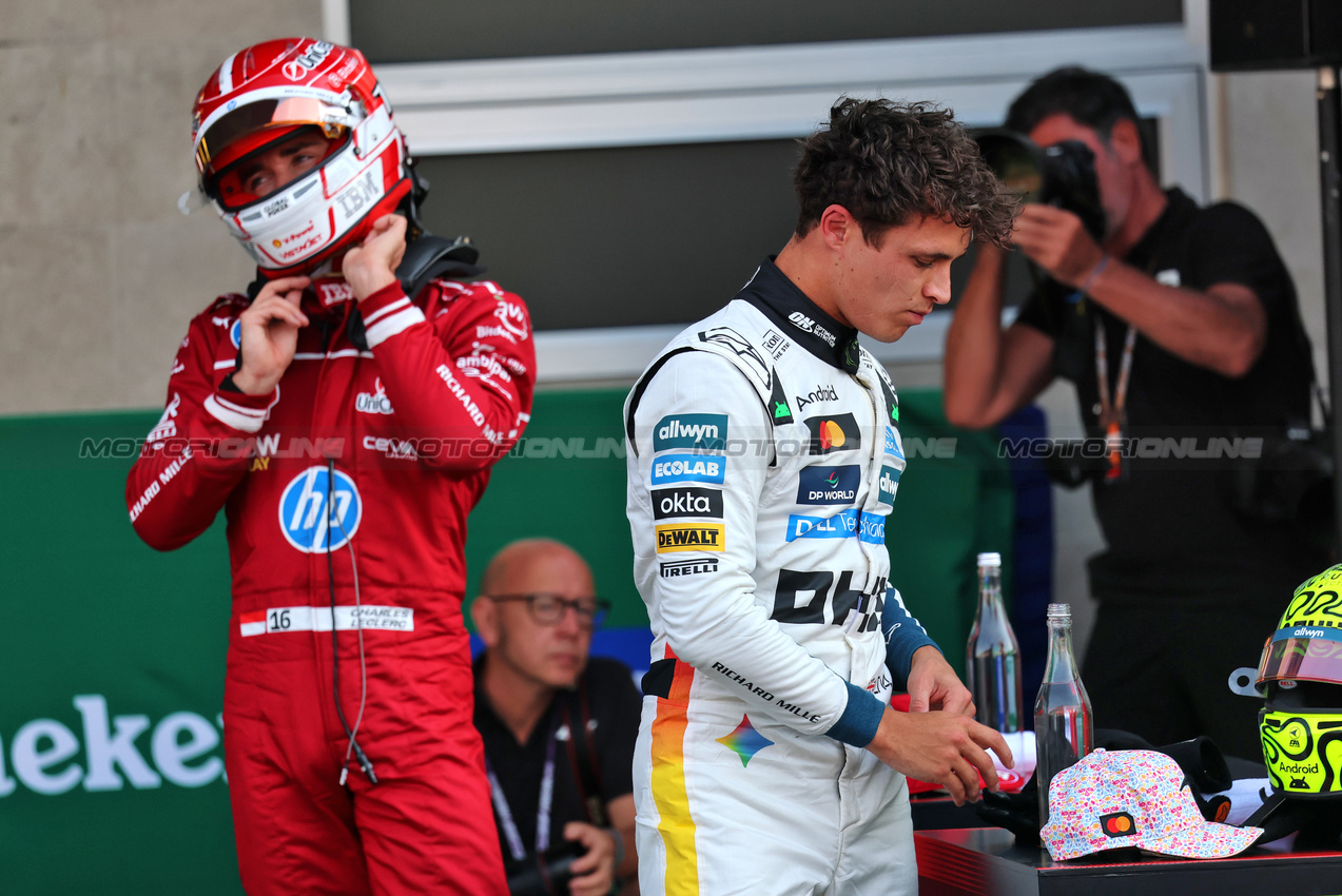 GP MESSICO, Pole sitter Lando Norris (GBR) McLaren in qualifying parc ferme.
25.10.2025. Formula 1 World Championship, Rd 20, Mexican Grand Prix, Mexico City, Mexico, Qualifiche Day.
- www.xpbimages.com, EMail: requests@xpbimages.com © Copyright: Batchelor / XPB Images