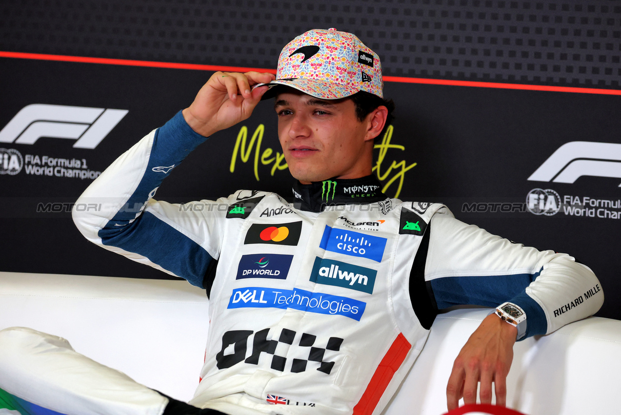 GP MESSICO, Lando Norris (GBR) McLaren in the post qualifying FIA Press Conference.
25.10.2025. Formula 1 World Championship, Rd 20, Mexican Grand Prix, Mexico City, Mexico, Qualifiche Day.
- www.xpbimages.com, EMail: requests@xpbimages.com © Copyright: Moy / XPB Images
