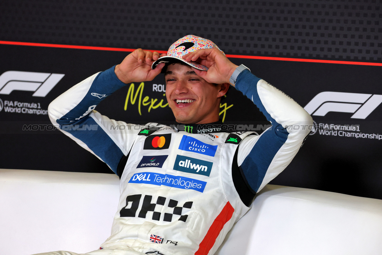GP MESSICO, Lando Norris (GBR) McLaren in the post qualifying FIA Press Conference.
25.10.2025. Formula 1 World Championship, Rd 20, Mexican Grand Prix, Mexico City, Mexico, Qualifiche Day.
- www.xpbimages.com, EMail: requests@xpbimages.com © Copyright: Moy / XPB Images