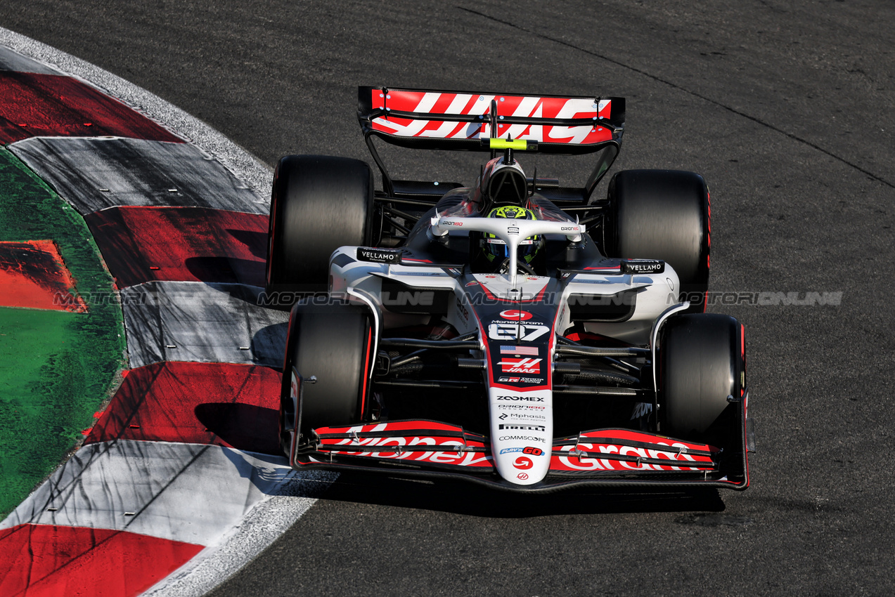GP MESSICO, Oliver Bearman (GBR) Haas VF-25.
25.10.2025. Formula 1 World Championship, Rd 20, Mexican Grand Prix, Mexico City, Mexico, Qualifiche Day.
- www.xpbimages.com, EMail: requests@xpbimages.com © Copyright: Moy / XPB Images