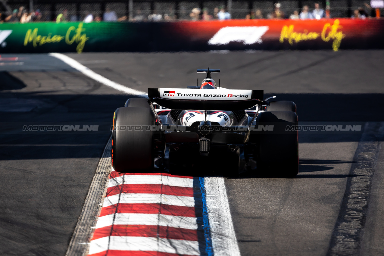 GP MESSICO, Esteban Ocon (FRA) Haas VF-25.
25.10.2025. Formula 1 World Championship, Rd 20, Mexican Grand Prix, Mexico City, Mexico, Qualifiche Day.
- www.xpbimages.com, EMail: requests@xpbimages.com © Copyright: Bearne / XPB Images