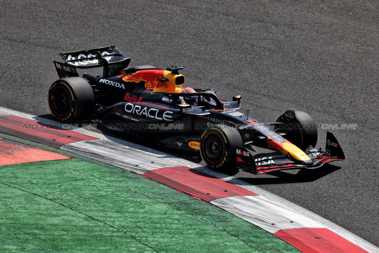 GP MESSICO, Max Verstappen (NLD) Red Bull Racing RB21.
25.10.2025. Formula 1 World Championship, Rd 20, Mexican Grand Prix, Mexico City, Mexico, Qualifiche Day.
- www.xpbimages.com, EMail: requests@xpbimages.com © Copyright: Bearne / XPB Images