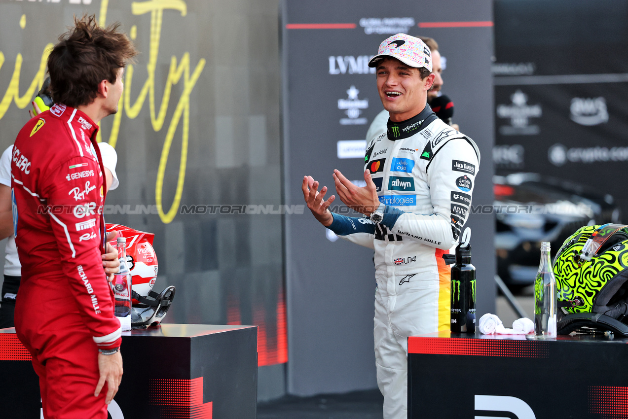 GP MESSICO, (L to R): Second placed Charles Leclerc (MON) Ferrari in qualifying parc ferme with pole sitter Lando Norris (GBR) McLaren.

25.10.2025. Formula 1 World Championship, Rd 20, Mexican Grand Prix, Mexico City, Mexico, Qualifiche Day.

- www.xpbimages.com, EMail: requests@xpbimages.com © Copyright: Charniaux / XPB Images