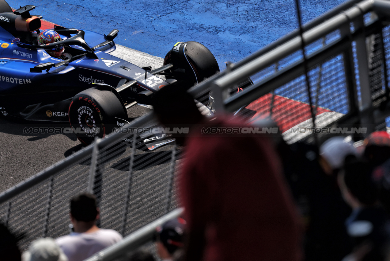 GP MESSICO, Alexander Albon (THA) Atlassian Williams Racing FW47.
25.10.2025. Formula 1 World Championship, Rd 20, Mexican Grand Prix, Mexico City, Mexico, Qualifiche Day.
- www.xpbimages.com, EMail: requests@xpbimages.com © Copyright: Bearne / XPB Images