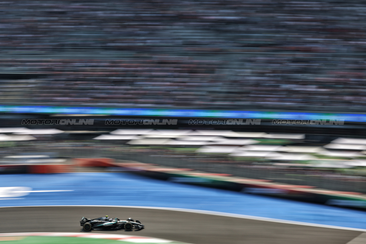 GP MESSICO, Andrea Kimi Antonelli (ITA) Mercedes AMG F1 W16.
25.10.2025. Formula 1 World Championship, Rd 20, Mexican Grand Prix, Mexico City, Mexico, Qualifiche Day.
- www.xpbimages.com, EMail: requests@xpbimages.com © Copyright: Bearne / XPB Images