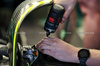 GP MESSICO, Mechanic works on the brakes of an Aston Martin F1 Team AMR25.

25.10.2025. Formula 1 World Championship, Rd 20, Mexican Grand Prix, Mexico City, Mexico, Qualifiche Day.

- www.xpbimages.com, EMail: requests@xpbimages.com © Copyright: Moy / XPB Images