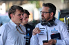 GP MESSICO, George Henson (GBR) Atlassian Williams Racing Head of Engineering Coordination (Right).
25.10.2025. Formula 1 World Championship, Rd 20, Mexican Grand Prix, Mexico City, Mexico, Qualifiche Day.
- www.xpbimages.com, EMail: requests@xpbimages.com © Copyright: Batchelor / XPB Images