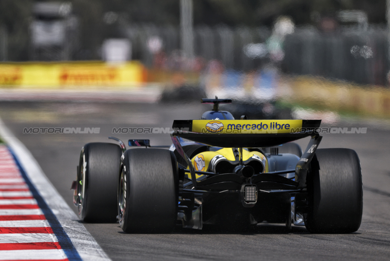 GP MESSICO, Paul Aron (EST) Alpine F1 Team A525 Reserve Driver.
24.10.2025. Formula 1 World Championship, Rd 20, Mexican Grand Prix, Mexico City, Mexico, Practice Day.
- www.xpbimages.com, EMail: requests@xpbimages.com © Copyright: Charniaux / XPB Images