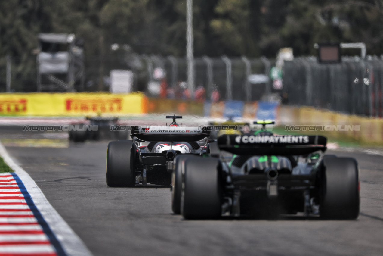 GP MESSICO, Esteban Ocon (FRA) Haas VF-25.

24.10.2025. Formula 1 World Championship, Rd 20, Mexican Grand Prix, Mexico City, Mexico, Practice Day.

- www.xpbimages.com, EMail: requests@xpbimages.com © Copyright: Charniaux / XPB Images