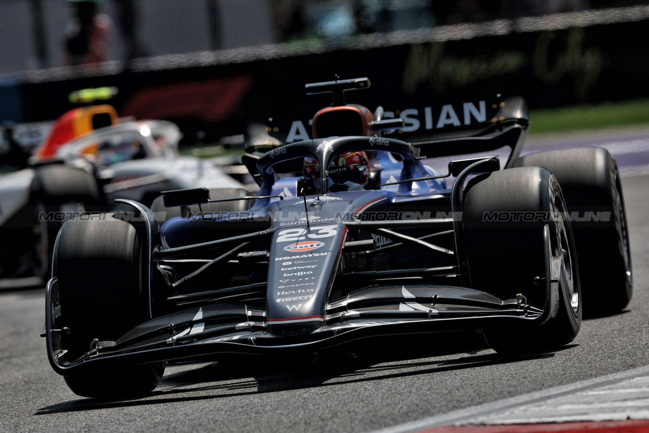 GP MESSICO, Alexander Albon (THA) Atlassian Williams Racing FW47.
24.10.2025. Formula 1 World Championship, Rd 20, Mexican Grand Prix, Mexico City, Mexico, Practice Day.
- www.xpbimages.com, EMail: requests@xpbimages.com © Copyright: Charniaux / XPB Images