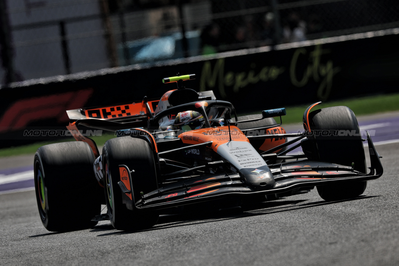 GP MESSICO, Pato O'Ward (MEX) McLaren MCL39 Reserve Driver.
24.10.2025. Formula 1 World Championship, Rd 20, Mexican Grand Prix, Mexico City, Mexico, Practice Day.
- www.xpbimages.com, EMail: requests@xpbimages.com © Copyright: Charniaux / XPB Images
