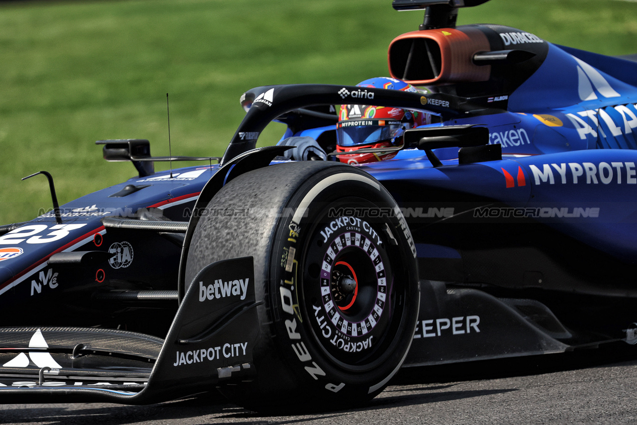 GP MESSICO, Alexander Albon (THA) Atlassian Williams Racing FW47.
24.10.2025. Formula 1 World Championship, Rd 20, Mexican Grand Prix, Mexico City, Mexico, Practice Day.
- www.xpbimages.com, EMail: requests@xpbimages.com © Copyright: Bearne / XPB Images