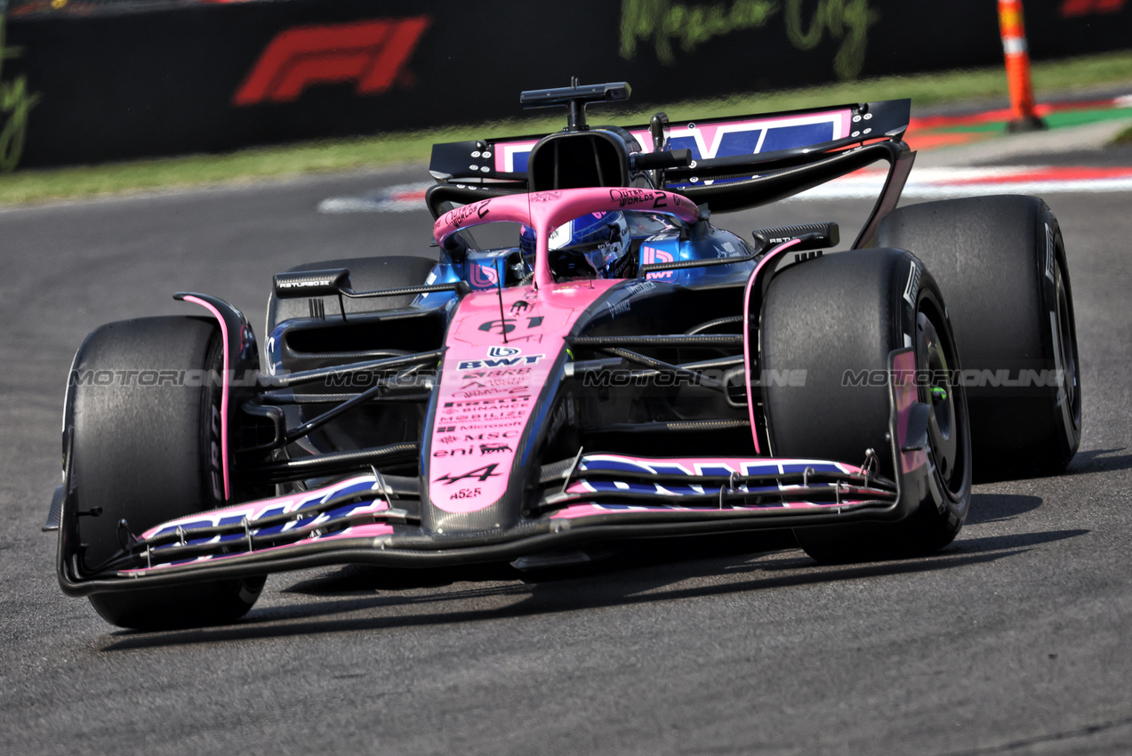 GP MESSICO, Paul Aron (EST) Alpine F1 Team A525 Reserve Driver.

24.10.2025. Formula 1 World Championship, Rd 20, Mexican Grand Prix, Mexico City, Mexico, Practice Day.

- www.xpbimages.com, EMail: requests@xpbimages.com © Copyright: Bearne / XPB Images