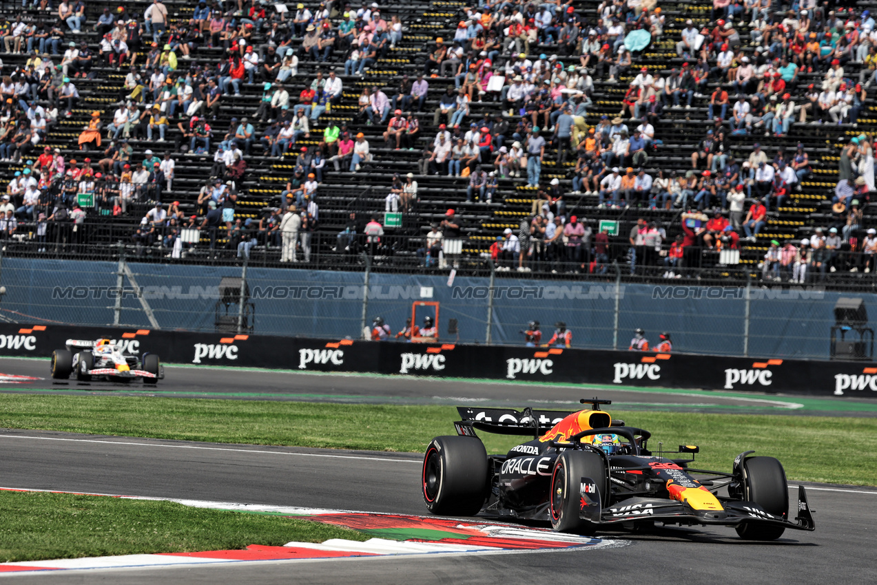 GP MESSICO, Arvid Lindblad (GBR) Red Bull Racing RB21 Junior Driver.

24.10.2025. Formula 1 World Championship, Rd 20, Mexican Grand Prix, Mexico City, Mexico, Practice Day.

- www.xpbimages.com, EMail: requests@xpbimages.com © Copyright: Bearne / XPB Images