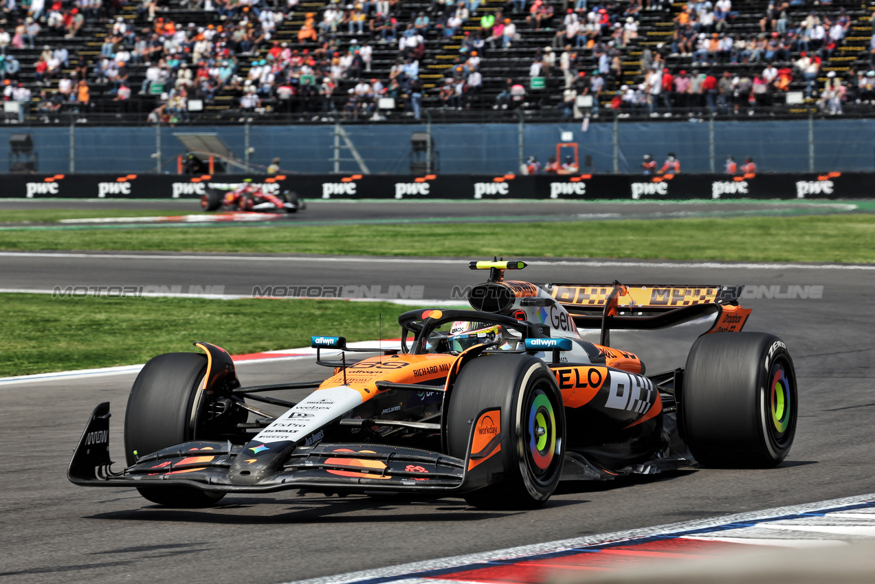 GP MESSICO, Pato O'Ward (MEX) McLaren MCL39 Reserve Driver.
24.10.2025. Formula 1 World Championship, Rd 20, Mexican Grand Prix, Mexico City, Mexico, Practice Day.
- www.xpbimages.com, EMail: requests@xpbimages.com © Copyright: Bearne / XPB Images