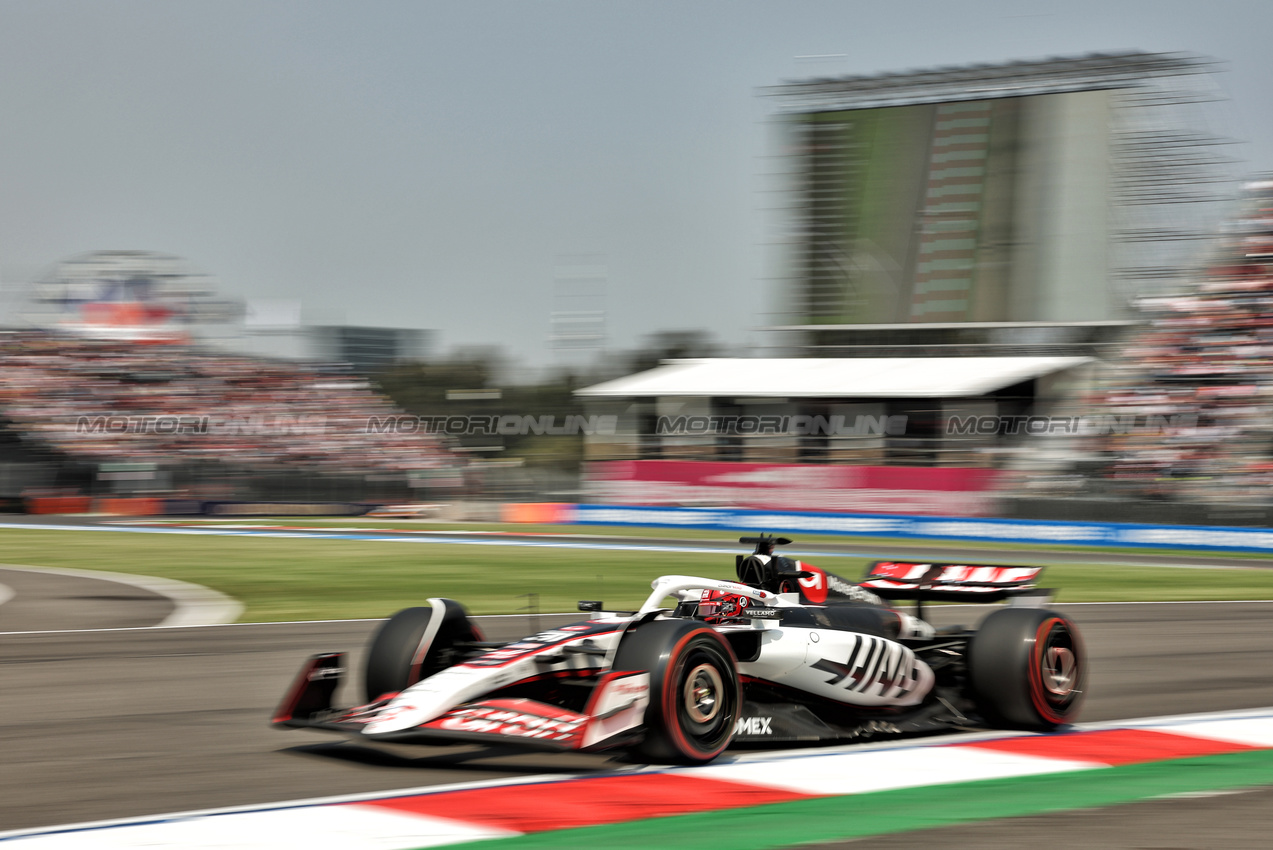 GP MESSICO, Esteban Ocon (FRA) Haas VF-25.
24.10.2025. Formula 1 World Championship, Rd 20, Mexican Grand Prix, Mexico City, Mexico, Practice Day.
- www.xpbimages.com, EMail: requests@xpbimages.com © Copyright: Bearne / XPB Images
