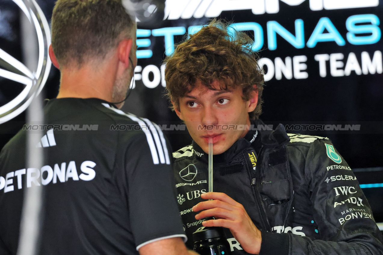 GP MESSICO, Andrea Kimi Antonelli (ITA) Mercedes AMG F1.
24.10.2025. Formula 1 World Championship, Rd 20, Mexican Grand Prix, Mexico City, Mexico, Practice Day.
- www.xpbimages.com, EMail: requests@xpbimages.com © Copyright: Batchelor / XPB Images