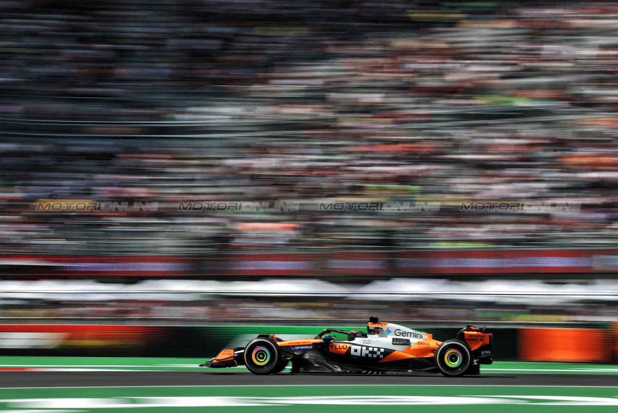 GP MESSICO, Oscar Piastri (AUS) McLaren MCL39.
24.10.2025. Formula 1 World Championship, Rd 20, Mexican Grand Prix, Mexico City, Mexico, Practice Day.
- www.xpbimages.com, EMail: requests@xpbimages.com © Copyright: Moy / XPB Images
