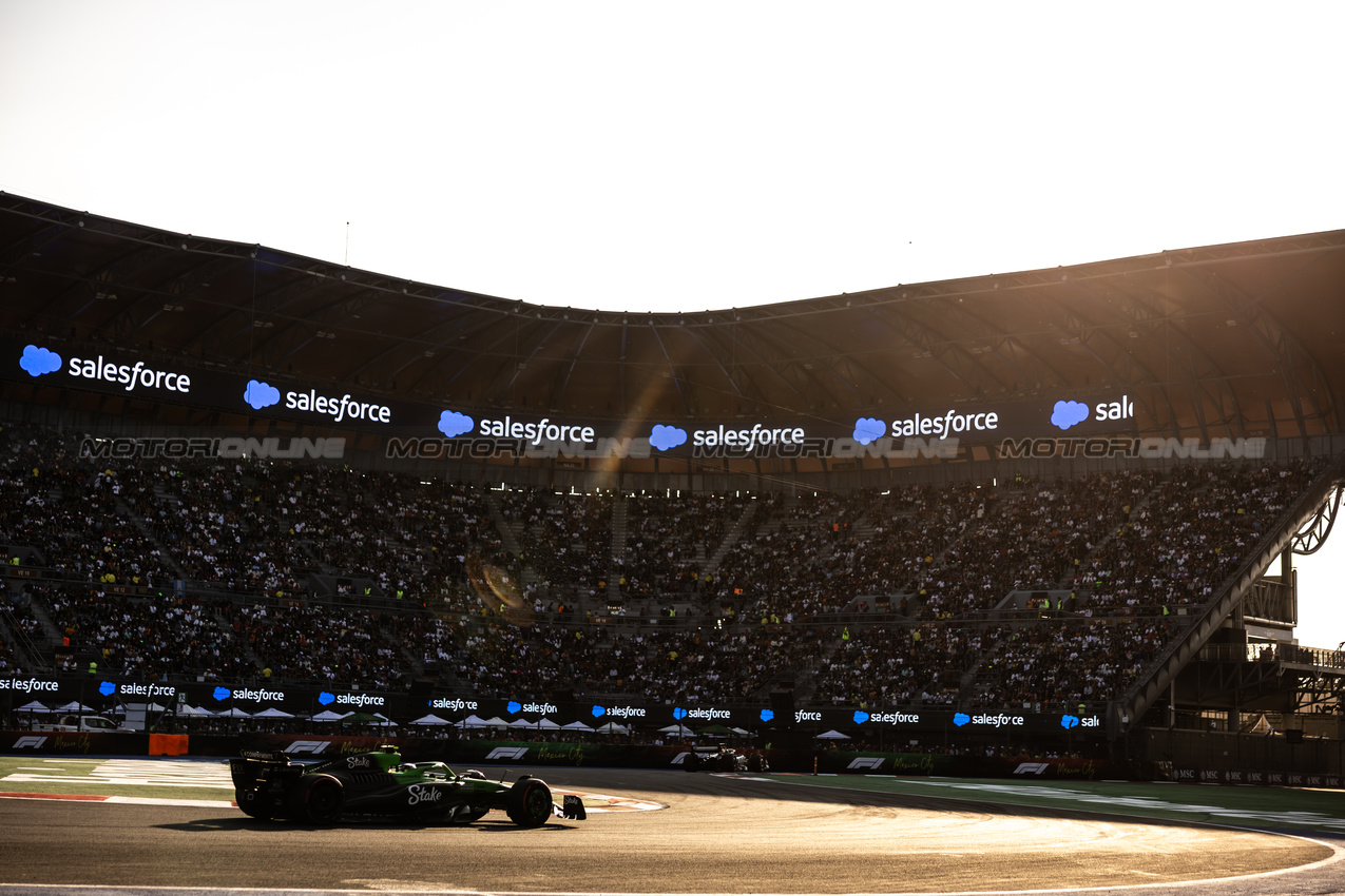 GP MESSICO, Gabriel Bortoleto (BRA) Sauber C45.
24.10.2025. Formula 1 World Championship, Rd 20, Mexican Grand Prix, Mexico City, Mexico, Practice Day.
- www.xpbimages.com, EMail: requests@xpbimages.com © Copyright: Bearne / XPB Images