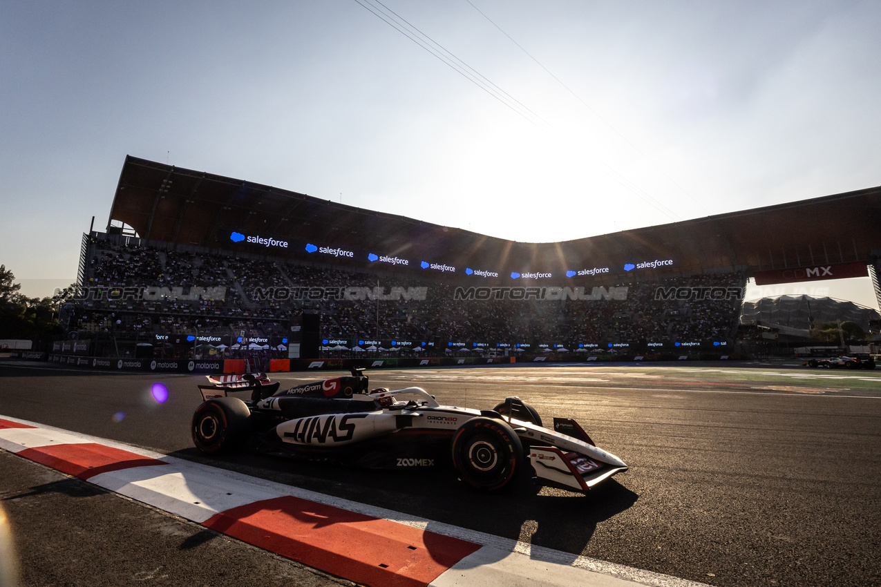 GP MESSICO, Esteban Ocon (FRA) Haas VF-25.
24.10.2025. Formula 1 World Championship, Rd 20, Mexican Grand Prix, Mexico City, Mexico, Practice Day.
- www.xpbimages.com, EMail: requests@xpbimages.com © Copyright: Bearne / XPB Images