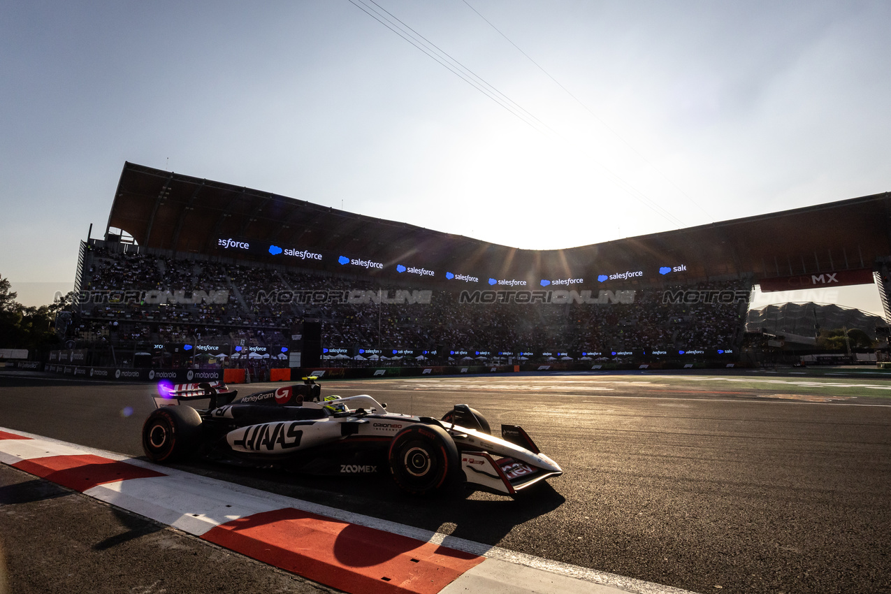 GP MESSICO, Oliver Bearman (GBR) Haas VF-25.

24.10.2025. Formula 1 World Championship, Rd 20, Mexican Grand Prix, Mexico City, Mexico, Practice Day.

- www.xpbimages.com, EMail: requests@xpbimages.com © Copyright: Bearne / XPB Images