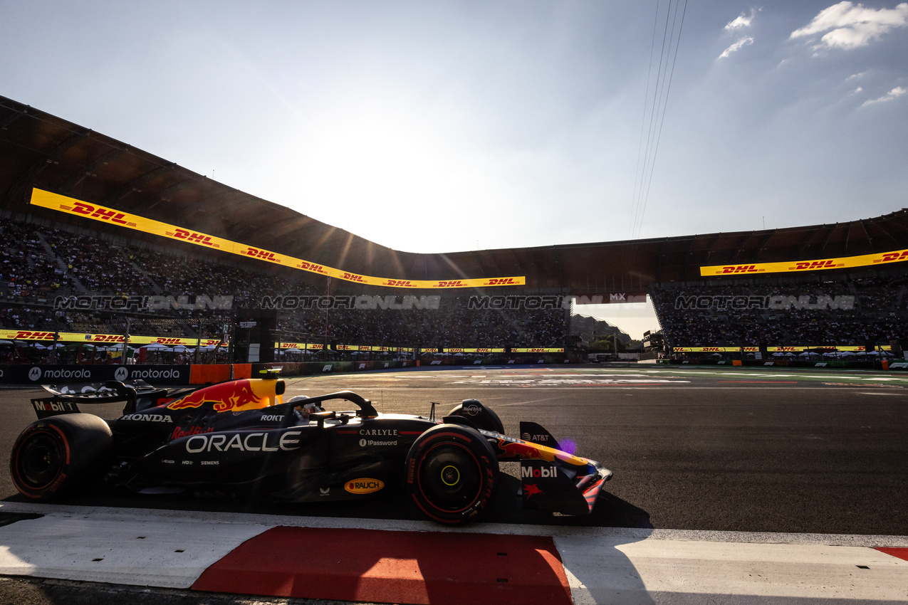 GP MESSICO, Yuki Tsunoda (JPN) Red Bull Racing RB21.
24.10.2025. Formula 1 World Championship, Rd 20, Mexican Grand Prix, Mexico City, Mexico, Practice Day.
- www.xpbimages.com, EMail: requests@xpbimages.com © Copyright: Bearne / XPB Images