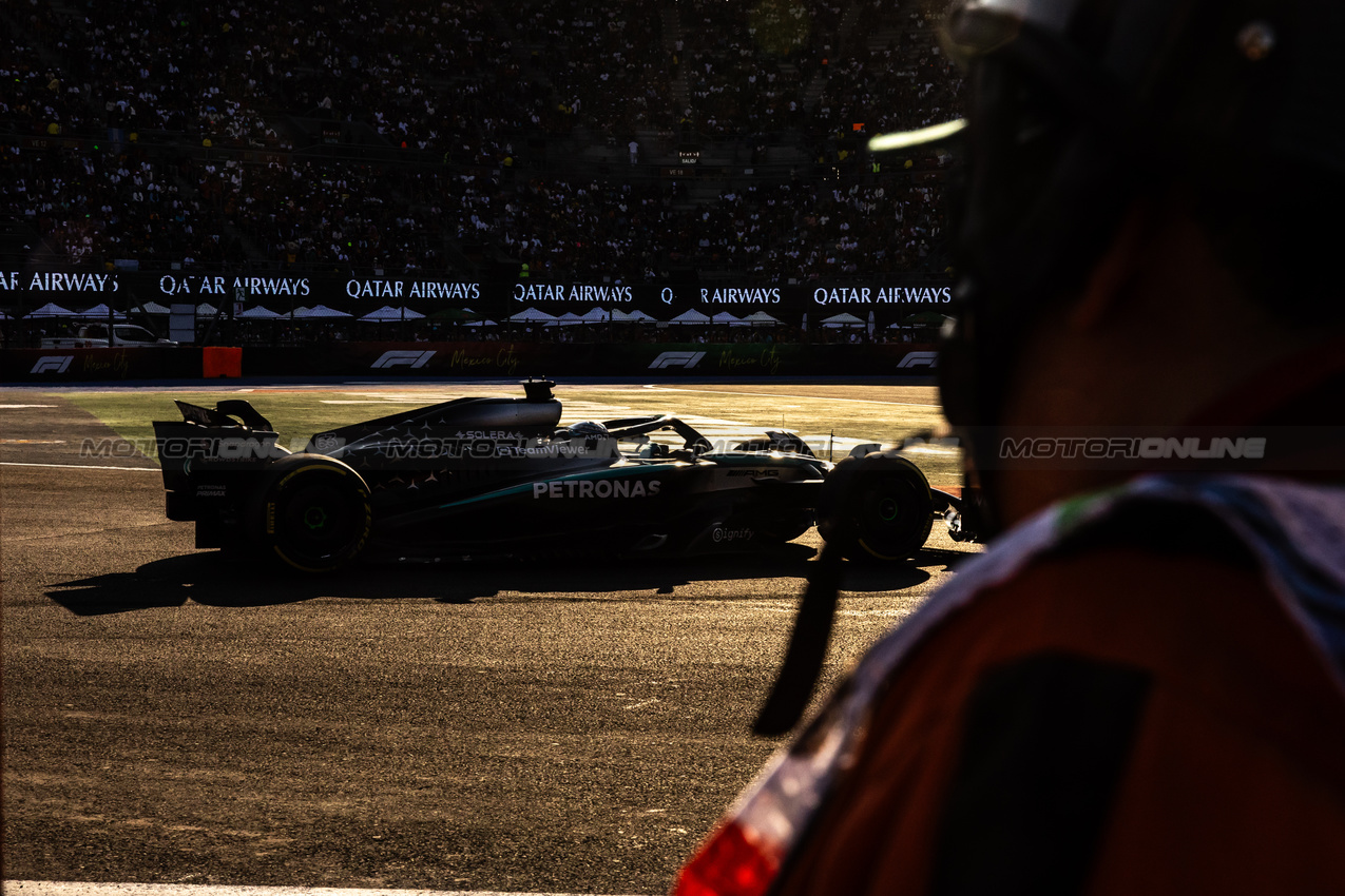 GP MESSICO, George Russell (GBR) Mercedes AMG F1 W16.

24.10.2025. Formula 1 World Championship, Rd 20, Mexican Grand Prix, Mexico City, Mexico, Practice Day.

- www.xpbimages.com, EMail: requests@xpbimages.com © Copyright: Bearne / XPB Images
