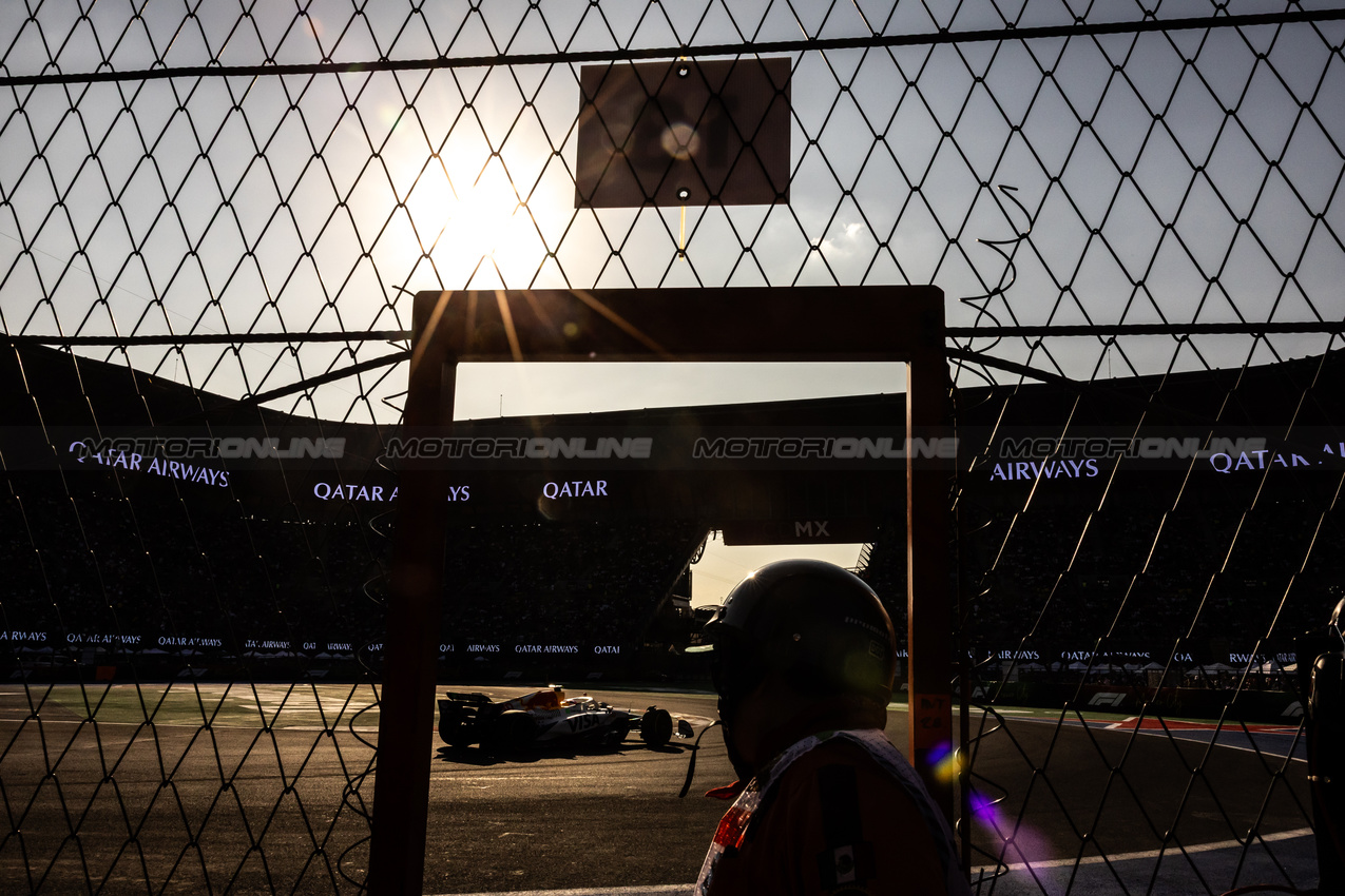 GP MESSICO, Liam Lawson (NZL) Racing Bulls VCARB 02.
24.10.2025. Formula 1 World Championship, Rd 20, Mexican Grand Prix, Mexico City, Mexico, Practice Day.
- www.xpbimages.com, EMail: requests@xpbimages.com © Copyright: Bearne / XPB Images