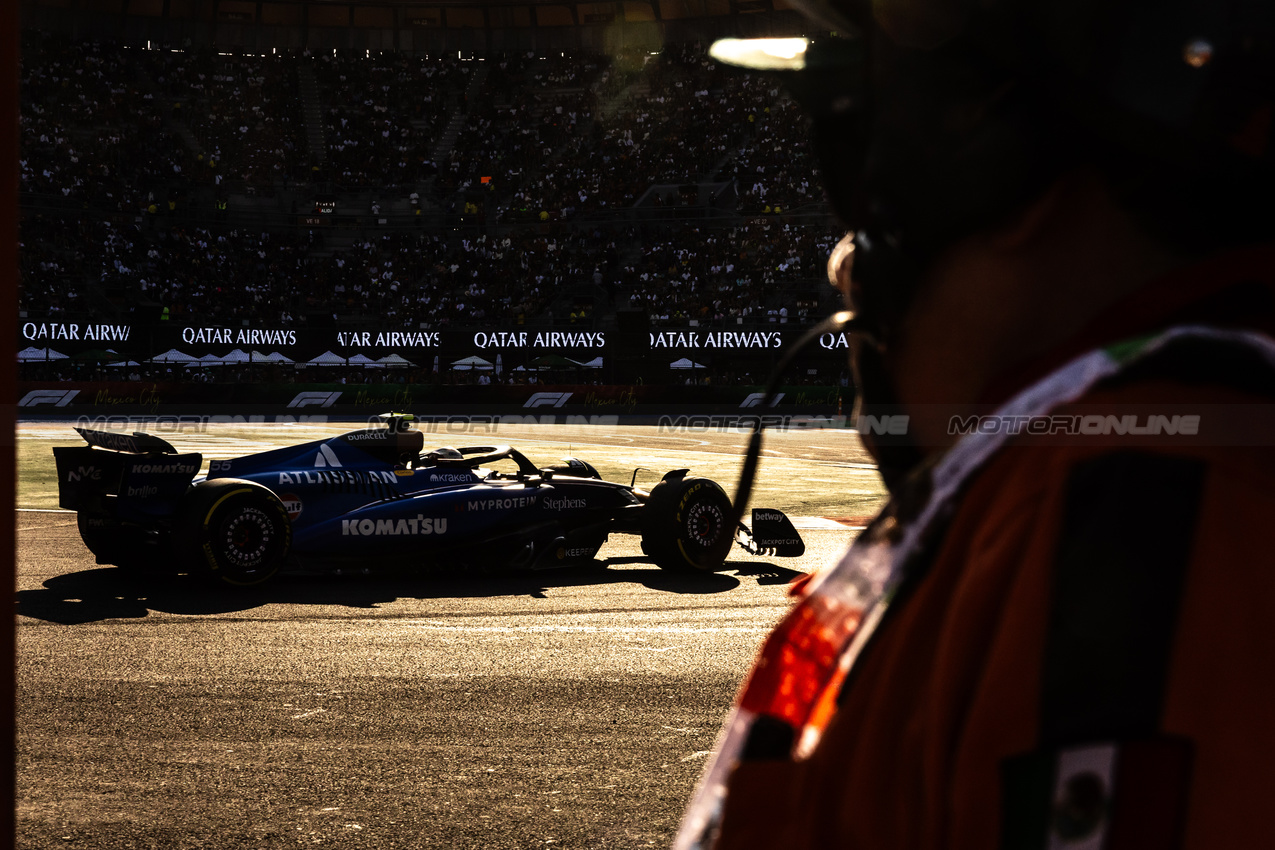 GP MESSICO, Carlos Sainz (ESP) Atlassian Williams Racing FW47.
24.10.2025. Formula 1 World Championship, Rd 20, Mexican Grand Prix, Mexico City, Mexico, Practice Day.
- www.xpbimages.com, EMail: requests@xpbimages.com © Copyright: Bearne / XPB Images