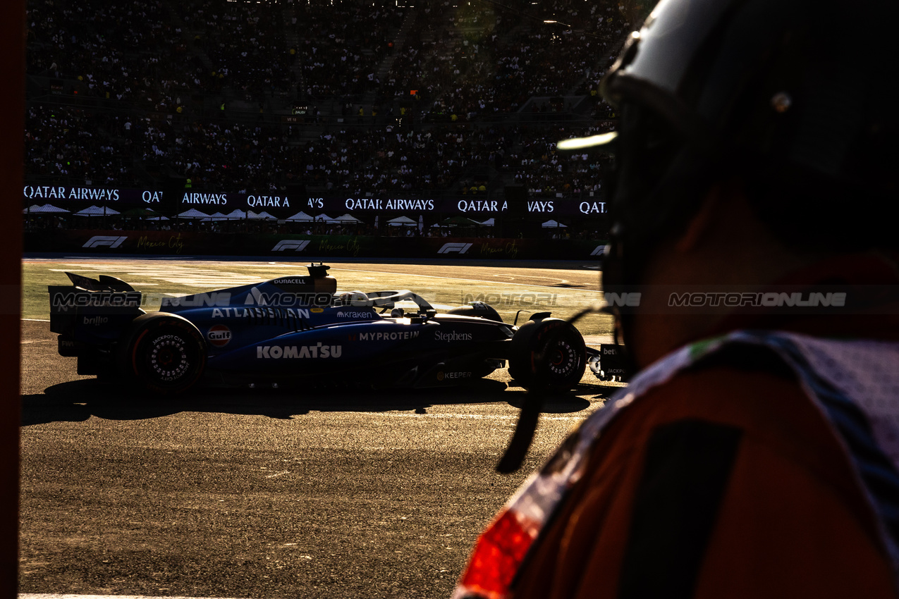 GP MESSICO, Alexander Albon (THA) Atlassian Williams Racing FW47.

24.10.2025. Formula 1 World Championship, Rd 20, Mexican Grand Prix, Mexico City, Mexico, Practice Day.

- www.xpbimages.com, EMail: requests@xpbimages.com © Copyright: Bearne / XPB Images