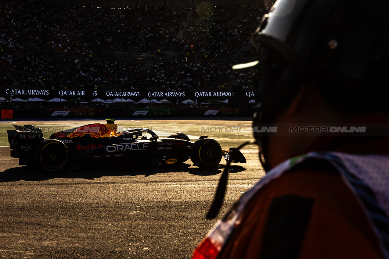 GP MESSICO, Yuki Tsunoda (JPN) Red Bull Racing RB21.
24.10.2025. Formula 1 World Championship, Rd 20, Mexican Grand Prix, Mexico City, Mexico, Practice Day.
- www.xpbimages.com, EMail: requests@xpbimages.com © Copyright: Bearne / XPB Images