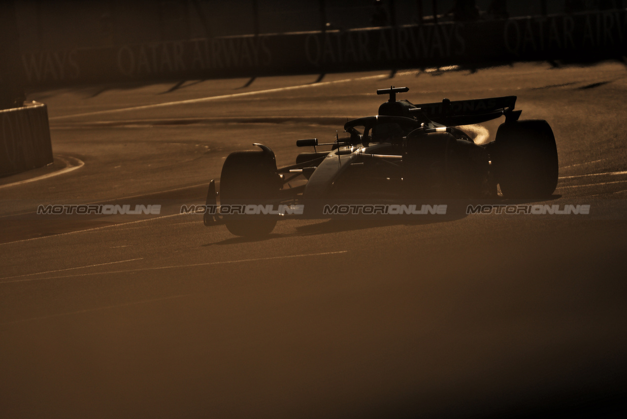 GP MESSICO, George Russell (GBR) Mercedes AMG F1 W16.

24.10.2025. Formula 1 World Championship, Rd 20, Mexican Grand Prix, Mexico City, Mexico, Practice Day.

- www.xpbimages.com, EMail: requests@xpbimages.com © Copyright: Moy / XPB Images