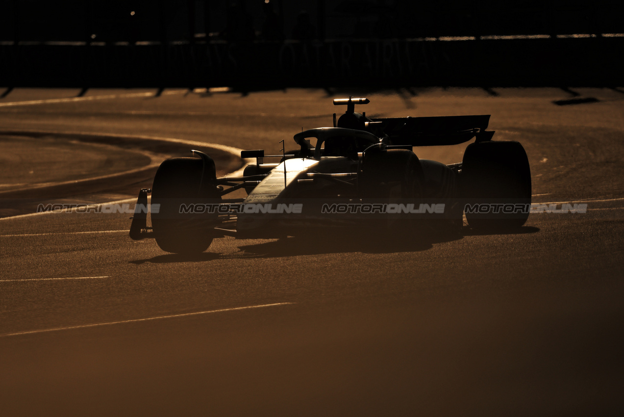 GP MESSICO, Esteban Ocon (FRA) Haas VF-25.
24.10.2025. Formula 1 World Championship, Rd 20, Mexican Grand Prix, Mexico City, Mexico, Practice Day.
- www.xpbimages.com, EMail: requests@xpbimages.com © Copyright: Moy / XPB Images