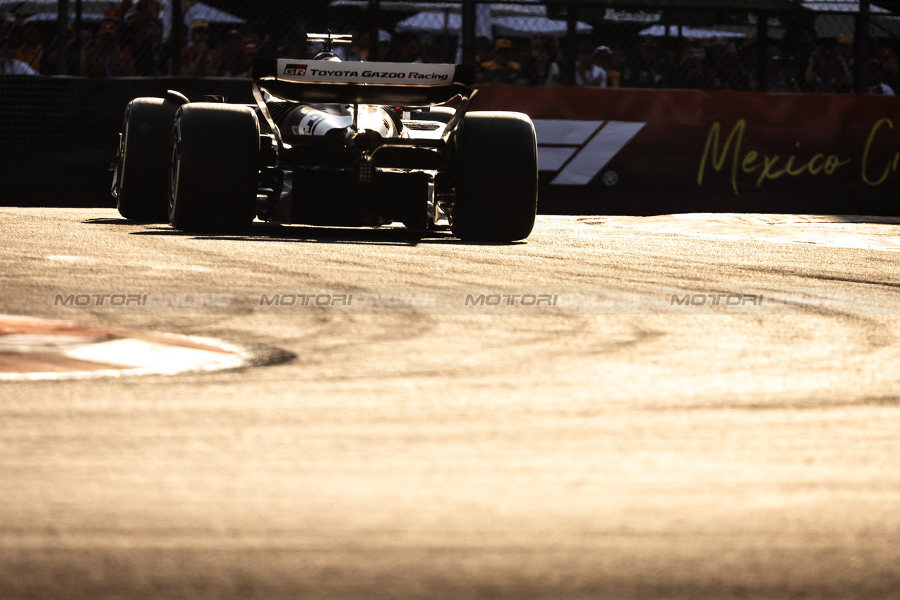 GP MESSICO, Esteban Ocon (FRA) Haas VF-25.
24.10.2025. Formula 1 World Championship, Rd 20, Mexican Grand Prix, Mexico City, Mexico, Practice Day.
- www.xpbimages.com, EMail: requests@xpbimages.com © Copyright: Bearne / XPB Images